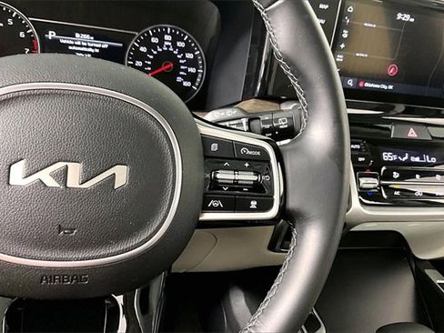Used 2023 Kia Sorento EX w/ Panoramic Sunroof Package image 12