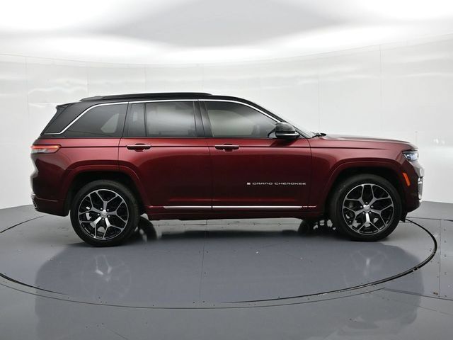 Used 2025 Jeep Grand Cherokee Summit AWD/4WD image 5