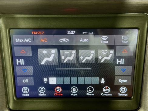 Used 2018 Dodge Challenger SXT image 22