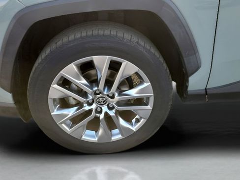 Used 2021 Toyota RAV4 XLE Premium FWD image 10