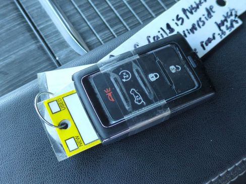 Used 2022 Jeep Wagoneer Series II AWD/4WD image 35