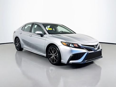 Used 2024 Toyota Camry SE FWD image 10