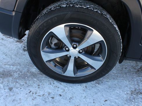 Used 2019 Jeep Cherokee Limited image 54