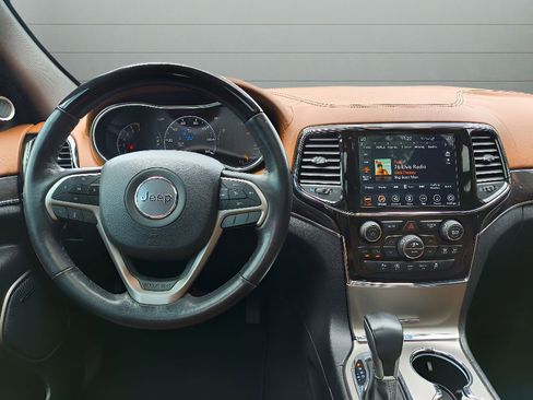 Used 2021 Jeep Grand Cherokee Overland w/ Trailer Tow Group IV image 30