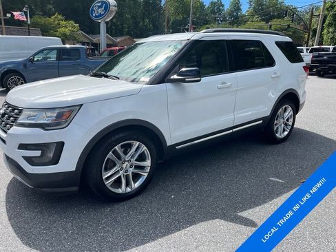 Used 2016 Ford Explorer XLT w/ Equipment Group 202A FWD image 6