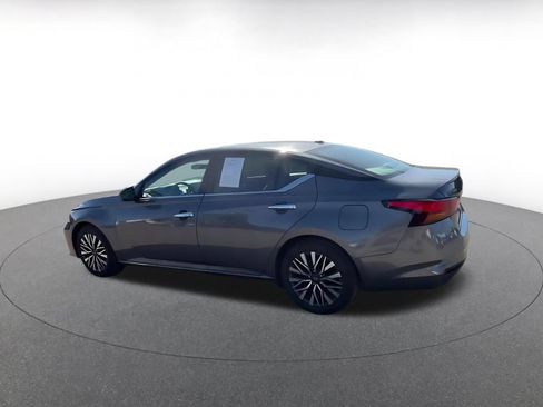 Used 2025 Nissan Altima 2.5 SV FWD image 8