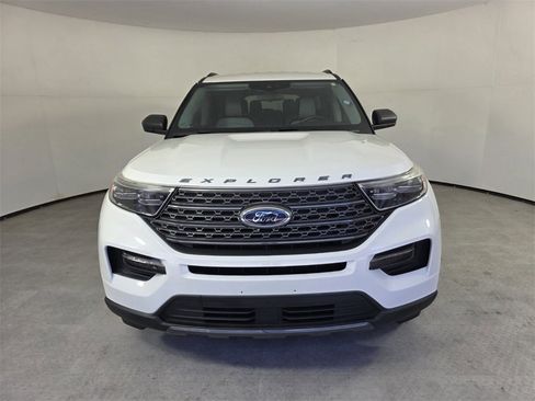 Used 2021 Ford Explorer XLT w/ Equipment Group 202A image 2