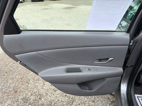 Used 2024 Hyundai Elantra SE FWD image 14
