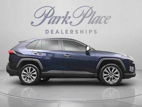 Used 2019 Toyota RAV4 Limited w/ Cold Weather Package FWD image 20