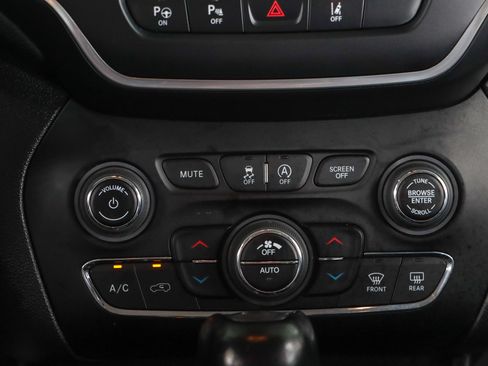 Used 2023 Jeep Cherokee Altitude Lux AWD/4WD image 20