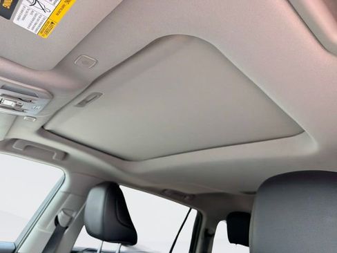 Used 2023 Toyota Highlander XLE AWD/4WD image 24