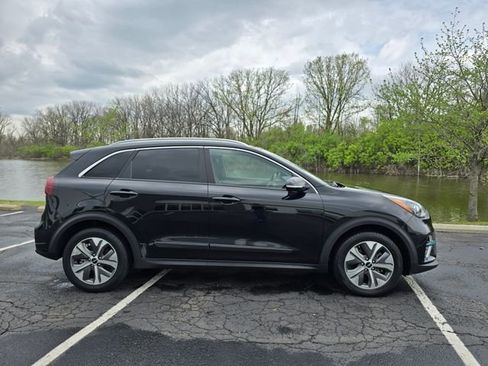 Used 2022 Kia Niro EX w/ Cold Weather Package FWD image 5
