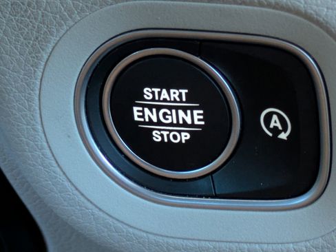 Used 2022 Mercedes-Benz GLS 450 4MATIC image 33