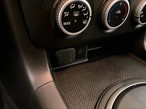 Used 2010 MAZDA MX-5 Miata Touring RWD image 30