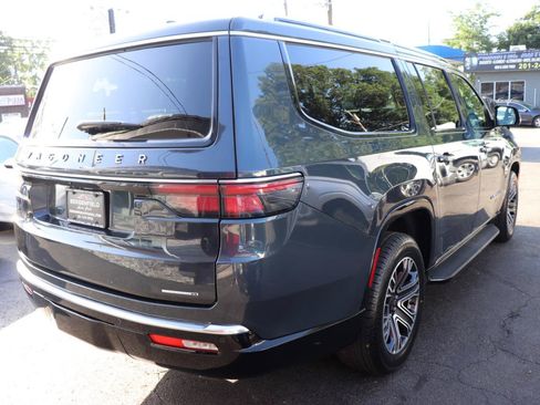 Used 2024 Jeep Wagoneer L Series II w/ Flexible Seating Group AWD/4WD image 5