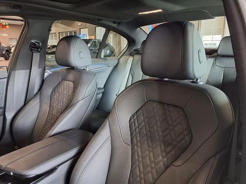 Used 2022 BMW 530i xDrive w/ Premium Package image 17