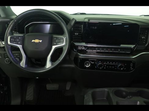 Used 2024 Chevrolet Silverado 1500 LT AWD/4WD image 16