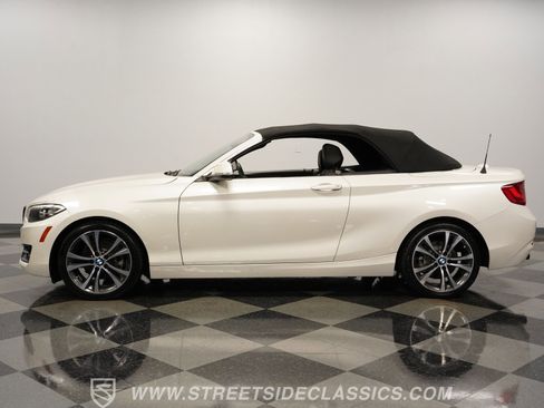 Used 2017 BMW 230i Convertible image 2