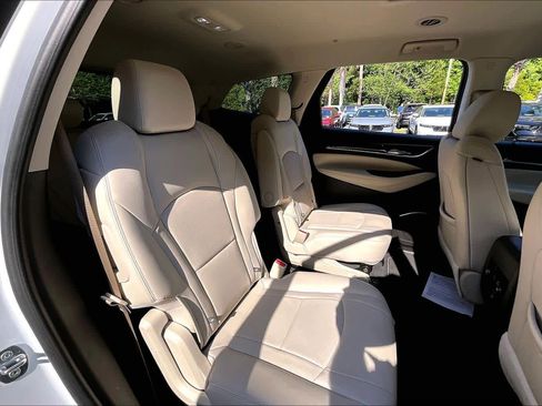 Used 2023 Buick Enclave Essence image 20