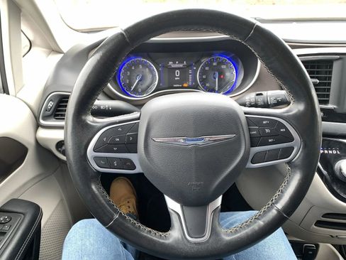 Used 2020 Chrysler Voyager Lxi w/ Cold Weather Group image 12