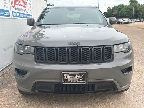 Used 2022 Jeep Grand Cherokee Laredo X AWD/4WD image 5