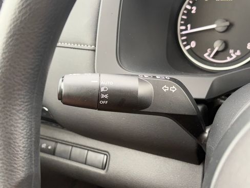 Used 2025 Nissan Pathfinder S image 15