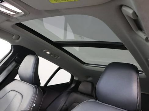 Used 2024 Volvo XC40 B5 Plus AWD/4WD image 18