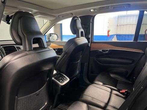 Used 2022 Volvo XC90 T6 Momentum w/ Climate Package image 17