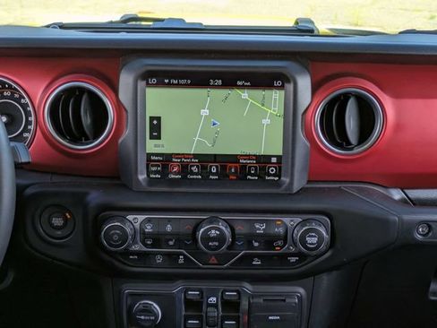 Used 2023 Jeep Gladiator Rubicon w/ LED Lighting Group AWD/4WD image 18