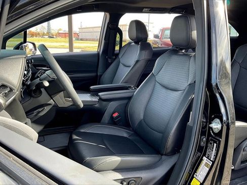 Used 2024 Toyota Sienna XSE image 30