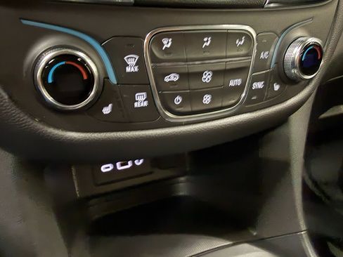 Certified 2024 Chevrolet Equinox LT w/ LPO, Floor Liner Package image 36