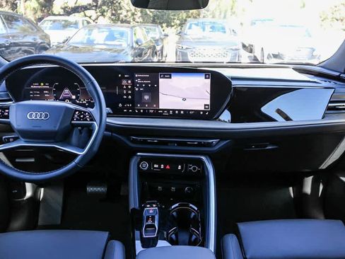 Used 2025 Audi Q5 Premium Plus w/ Premium Plus AWD/4WD image 13