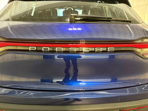 Used 2023 Porsche Macan S AWD/4WD image 17