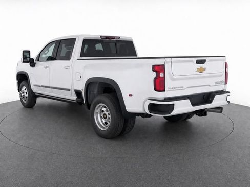 Used 2024 Chevrolet Silverado 3500 High Country w/ High Country Premium Package AWD/4WD image 3