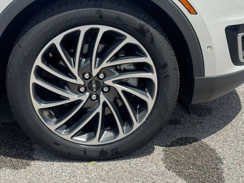 Used 2020 Lincoln Nautilus Reserve w/ Equipment Group 201A FWD image 5