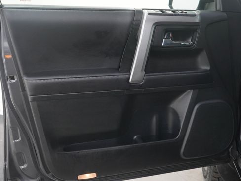 Used 2016 Toyota 4Runner SR5 image 19