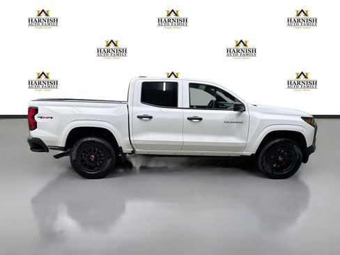 Used 2025 Chevrolet Colorado W/T w/ Advanced Trailering Package AWD/4WD image 4