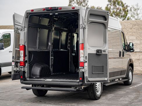 Used 2025 RAM ProMaster 2500 w/ Convenience Group FWD image 7