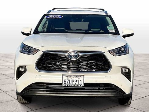 Used 2022 Toyota Highlander Limited image 3