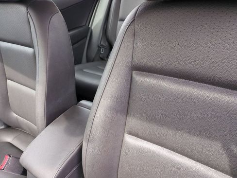 Used 2017 Volkswagen Tiguan S image 17