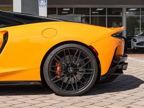 Used 2022 McLaren GT image 31