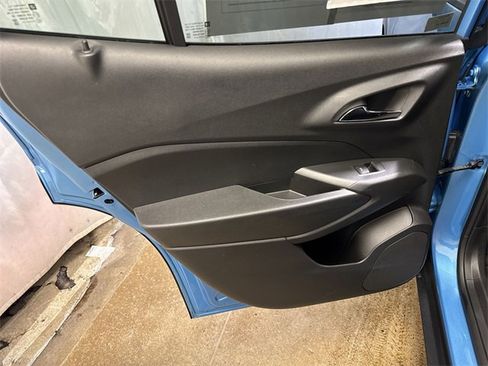 Certified 2025 Chevrolet Trax LT w/ Driver Confidence Package image 22