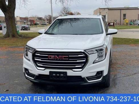 Used 2024 GMC Terrain SLT image 3