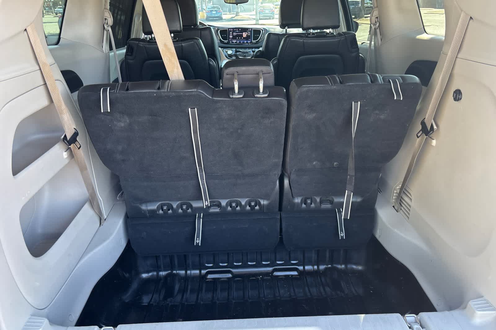 Used 2023 Chrysler Pacifica Touring-L FWD image 18
