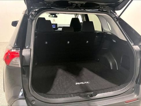 Used 2019 Toyota RAV4 LE AWD/4WD image 43