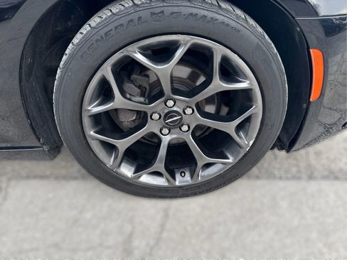 Used 2018 Chrysler 300 Touring w/ Sport Appearance Package image 13