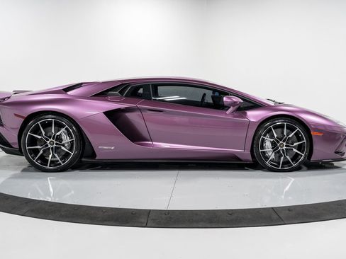 Used 2018 Lamborghini Aventador S image 2