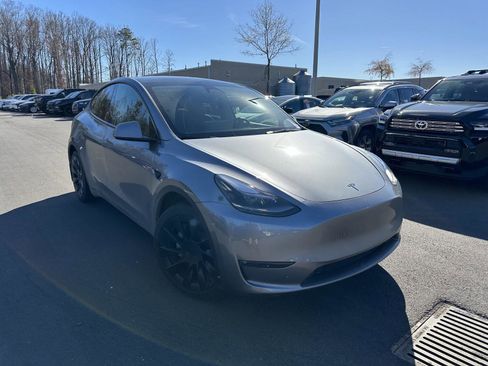 Used 2025 Tesla Model Y Long Range image 4