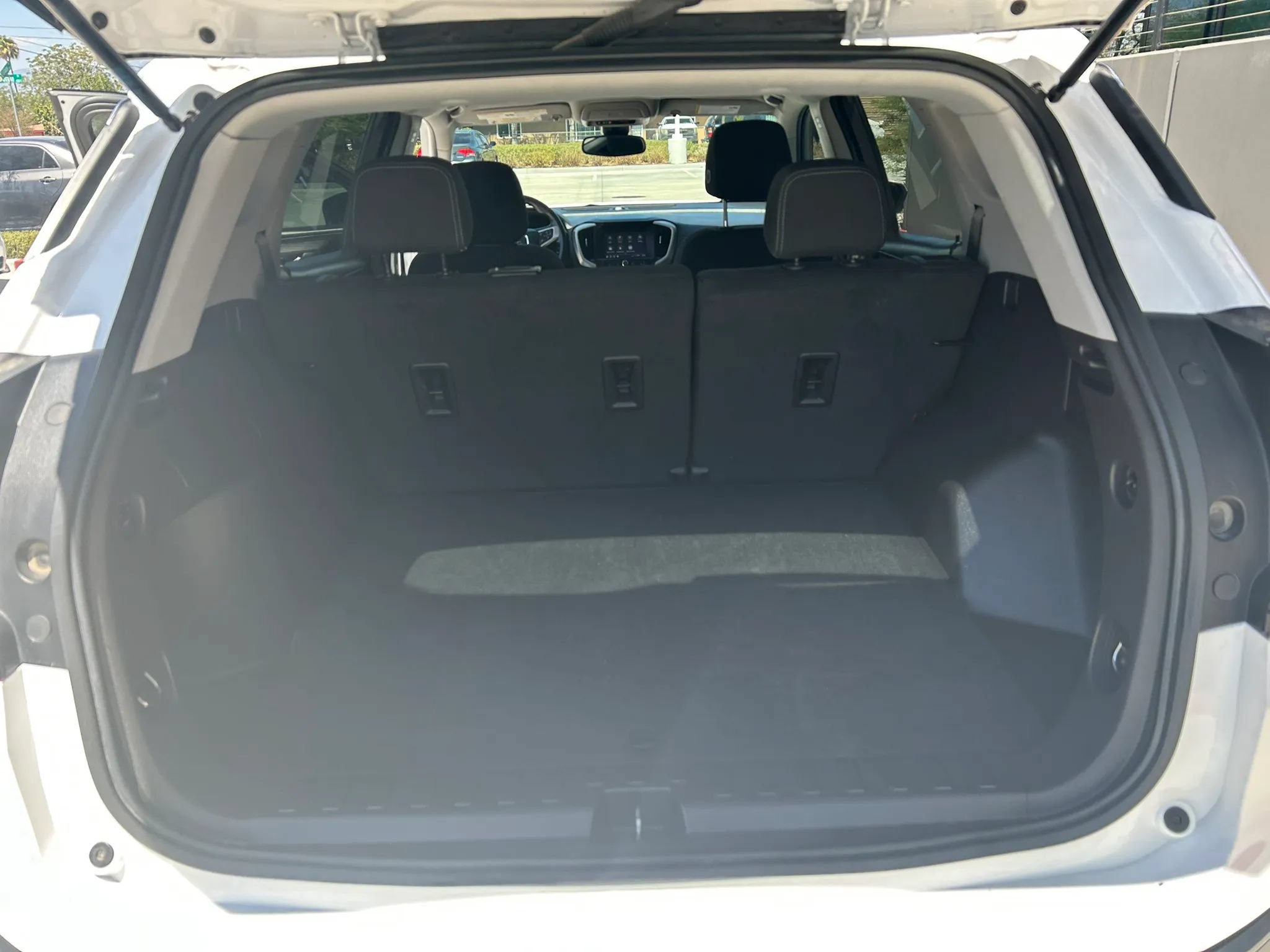 Used 2024 GMC Terrain SLE FWD image 12