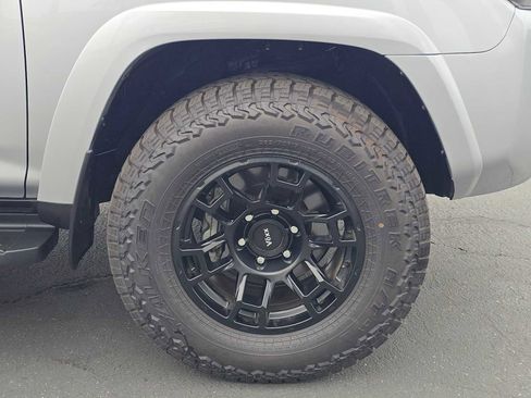Used 2024 Toyota 4Runner SR5 AWD/4WD image 8